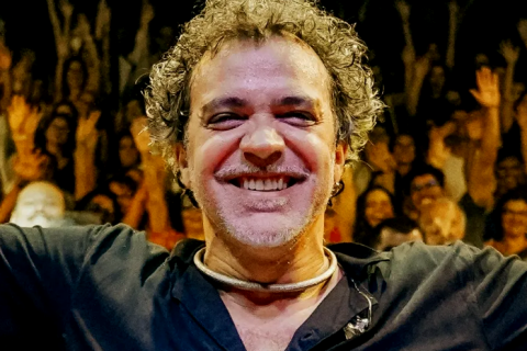 Paulinho Moska sintetiza 30 anos de carreira solo na gravação do show 'Beleza e medo'